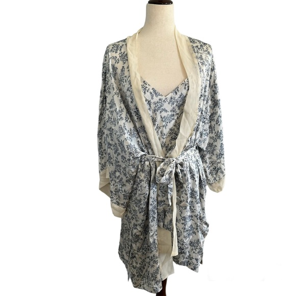 Neiman Marcus Other - Vintage Neiman Marcus Silk‎ Chemise and Robe Set size Small Blue Cherub Print